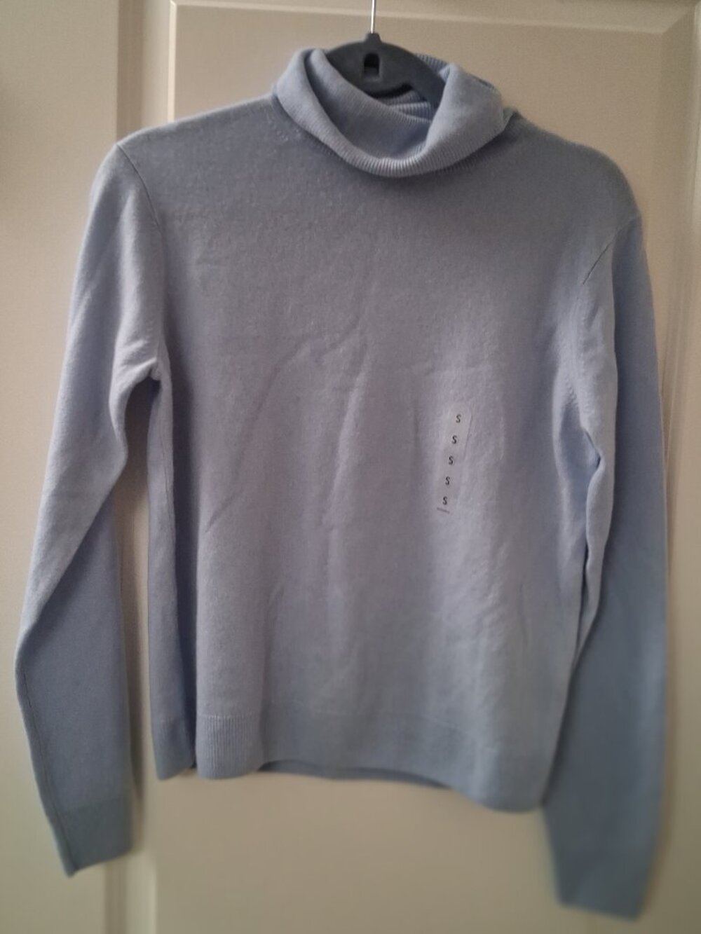 Uniqlo Women's Light Blue Cashmere Turtleneck Sweater SZ S NWT